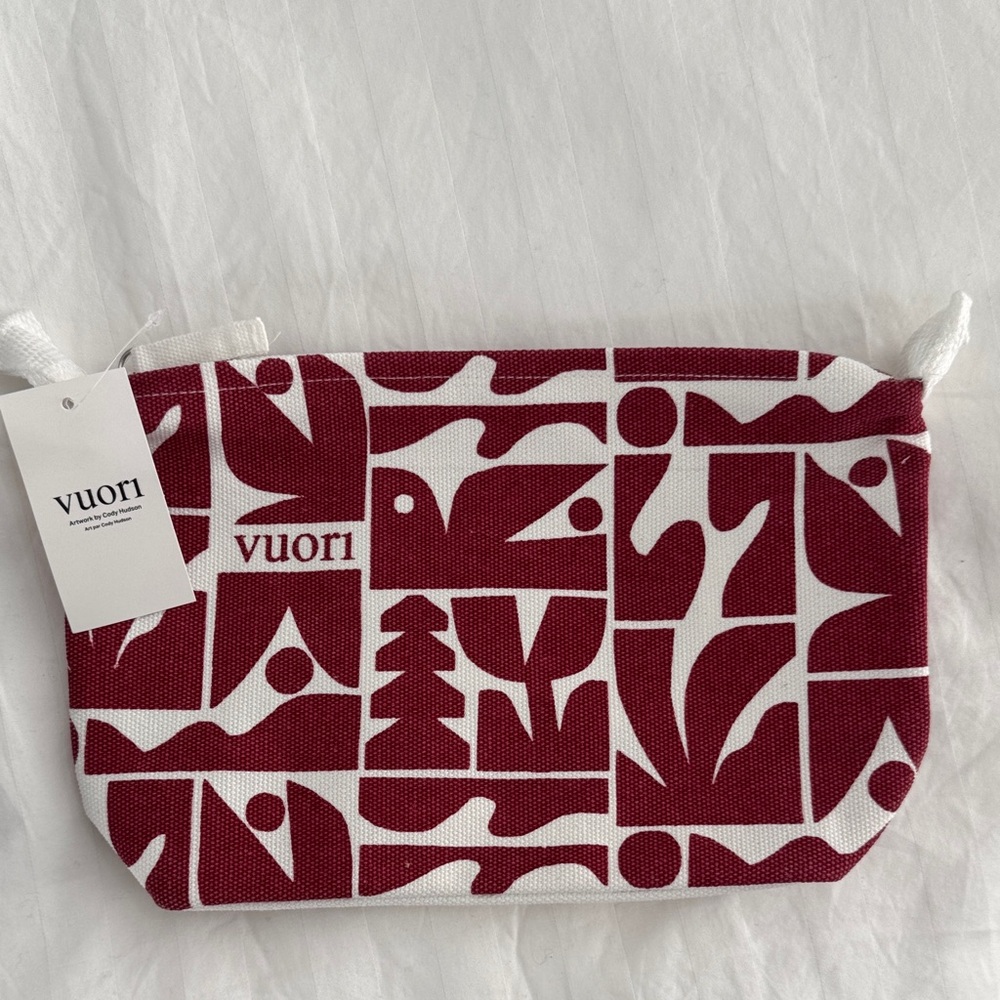 Vuori Limited Edition Canvas Zippered Pouch Bag Burgundy White Cosmetic NWT